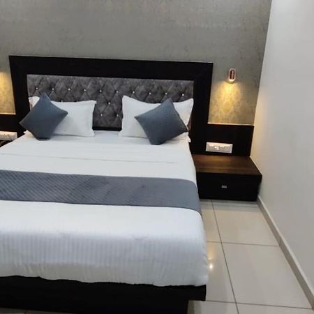 Hotel Aarna Palace Vadodara Luaran gambar